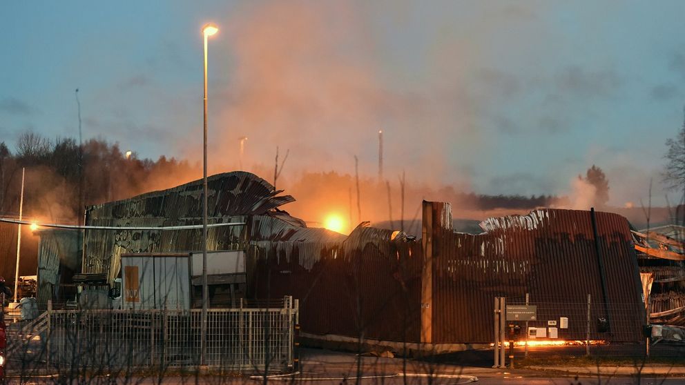 Stor industribrand i Botkyrka